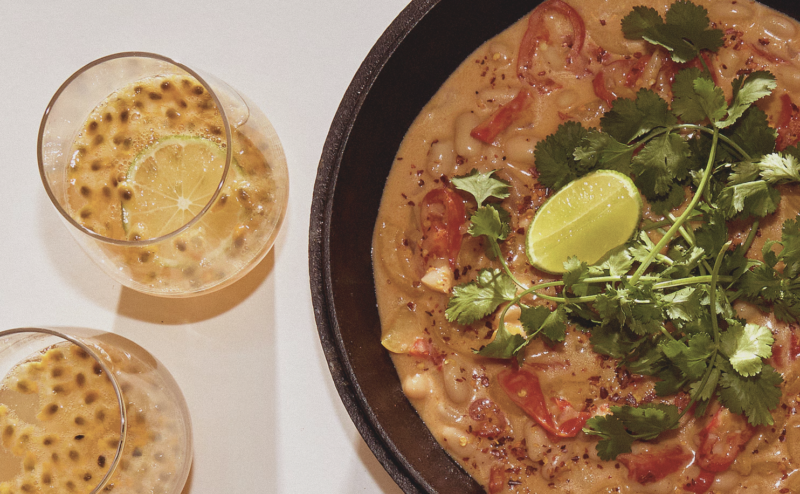 moqueca, ananas en caipirinha met passievrucht