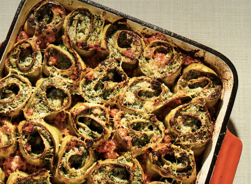 Opstaande lasagne met spinazie, witte bonen en bieslook