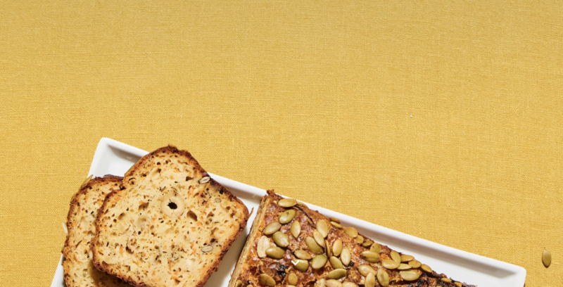 hartige cake met wortel, gruyere en komijn